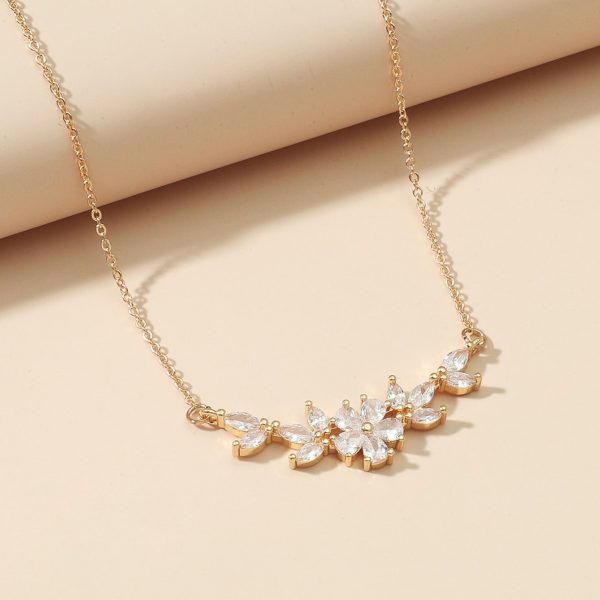 O1CN01eyARbx2AceIP7sYbo_2219667728224-0-cib.jpg Original Design Copper Hand Inlaid Horse Eye Flower Pendant Choker