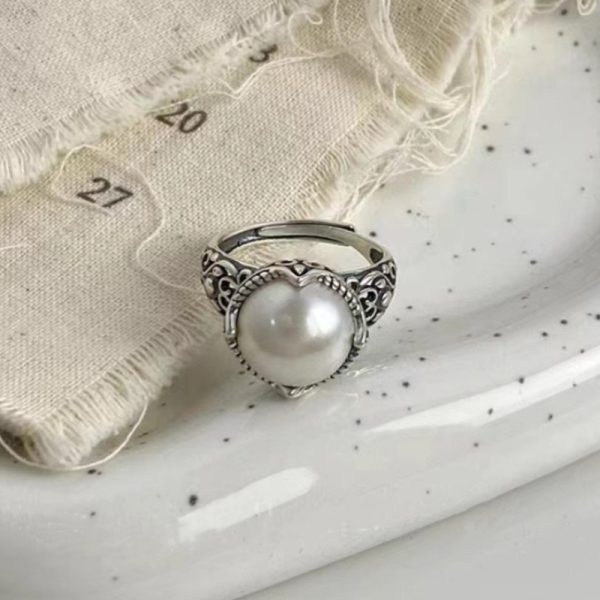 Niche Retro Hollow Carved Round Pearl Ring