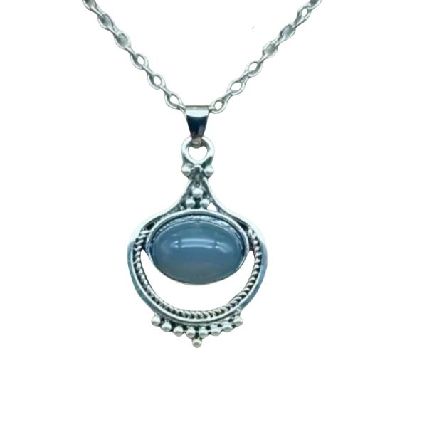 Vintage Pattern Oval Gemstone Pendant Necklace Fashion Special Interest Light Luxury
