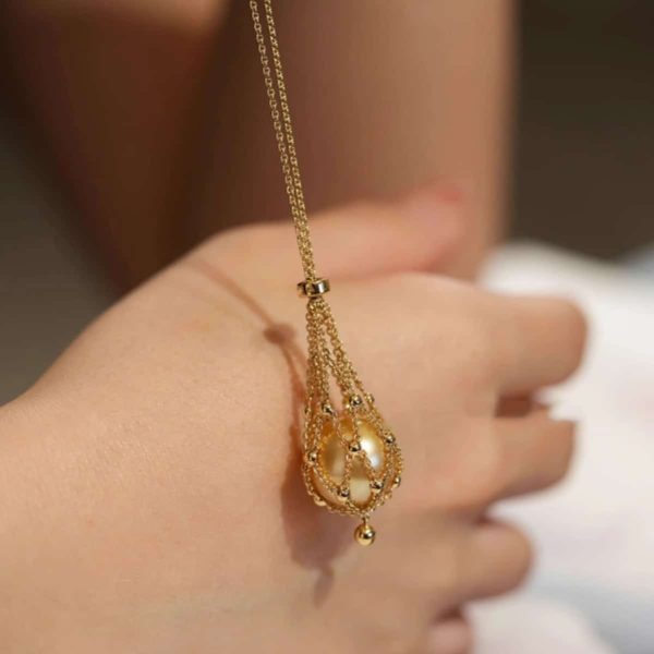 Retro Court Style Net Pocket Gold Plastic Bead Necklace