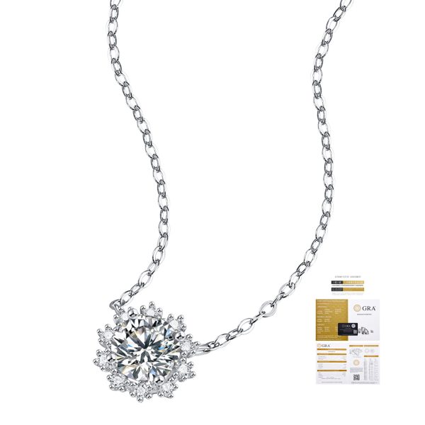 Snowflake Pendant Necklace Inlaid With Moissanite