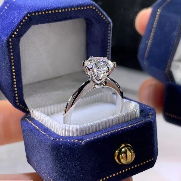 Six-claw Inlaid Zircon Women's Ring