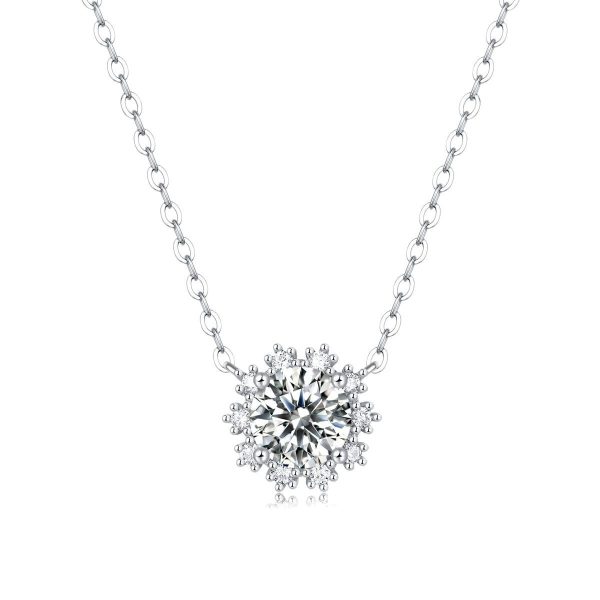 Snowflake Pendant Necklace Inlaid With Moissanite