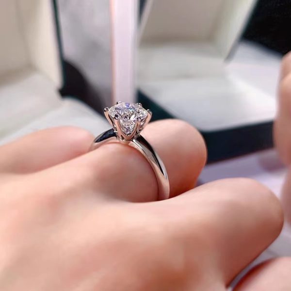 Six-claw Inlaid Zircon Women's Ring