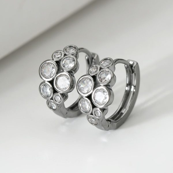 High-grade Circle Inlaid Zircon Female Earrings Light Luxury All-matching