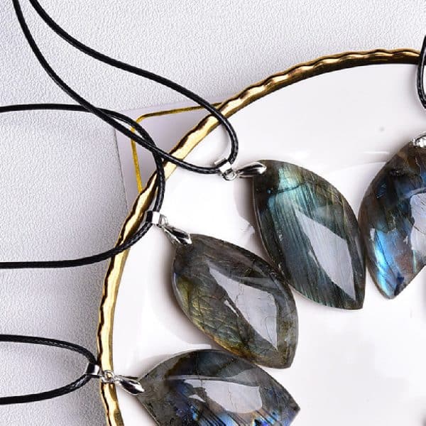 Natural Elongated Stone Moonlight Stone Leaves Blue Moonlight With Shape Pendant