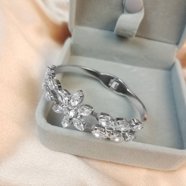 Japanese And Korean New Zircon Flower Titanium Steel Bracelet For Women