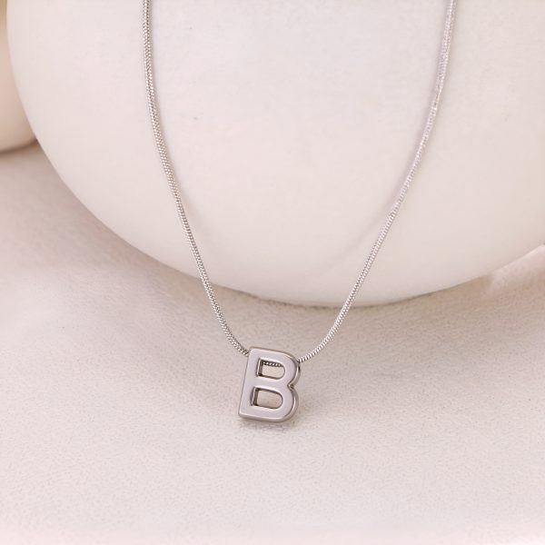 a9db30b4-20ff-4f3c-bc45-3ec391fc29f0.jpg 18k Gold Titanium Steel Necklace With 26 English Letters