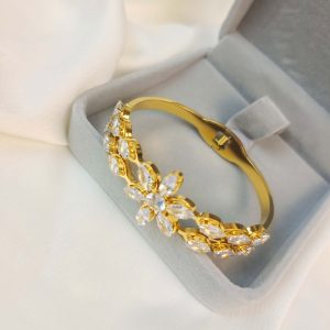 Japanese And Korean New Zircon Flower Titanium Steel Bracelet For Women