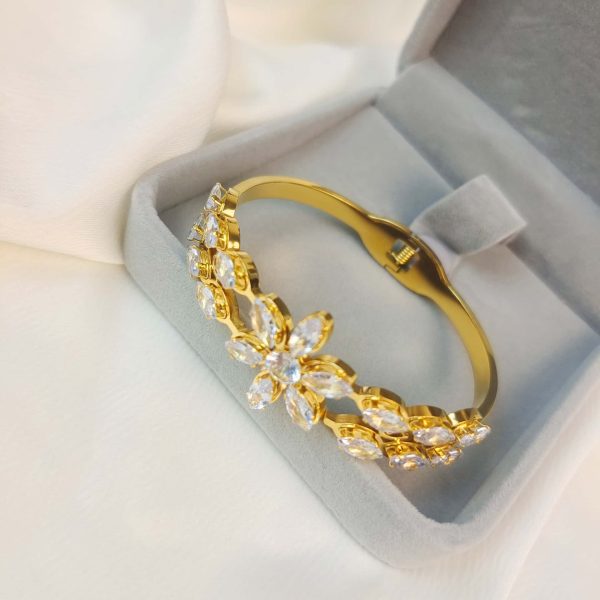 Japanese And Korean New Zircon Flower Titanium Steel Bracelet For Women