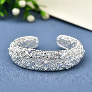 Women's Hollow-out Wide-faced Filigree Bracelet
