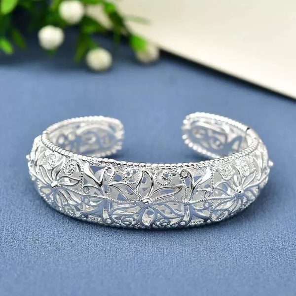 Women's Hollow-out Wide-faced Filigree Bracelet