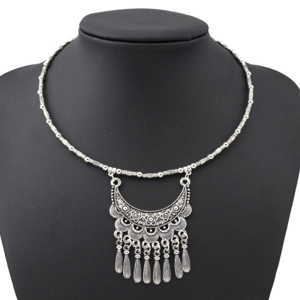 ad924174-9e2e-4eef-bd3c-5289f9b9e966.jpg New Retro Ethnic Style Moon Carved Collar