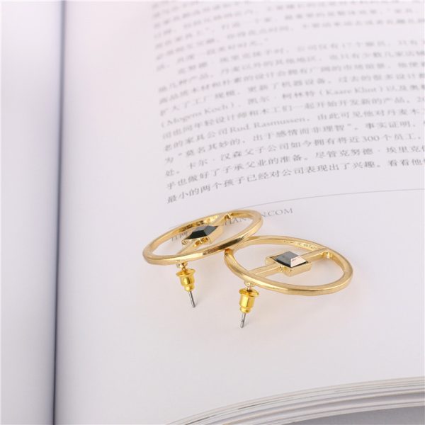 Frosty Wind Geometric Circle Stud Earrings