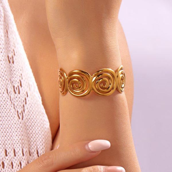Exquisite And Versatile Creative Style Flower Temperament Cuff Bracelet