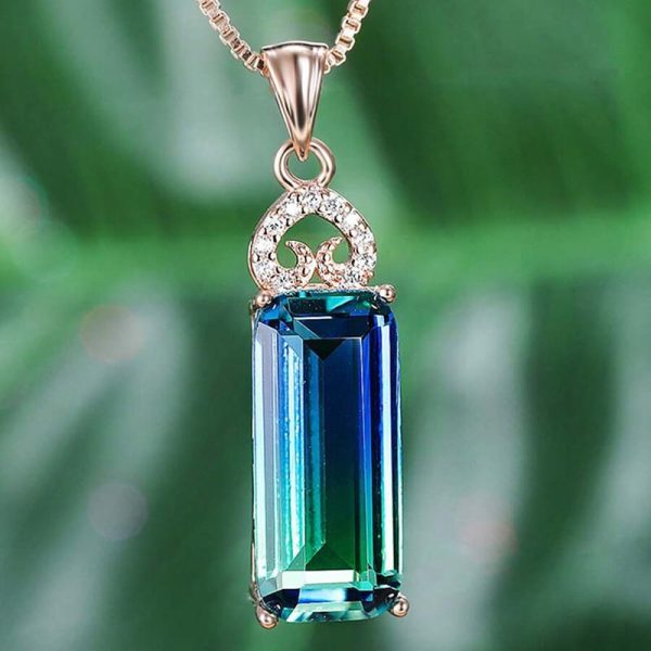 b3790d00-bb1a-416e-ae68-e8eea7352a94.jpg Light Extravagant Love Heart Diamond Square Pendant Necklace