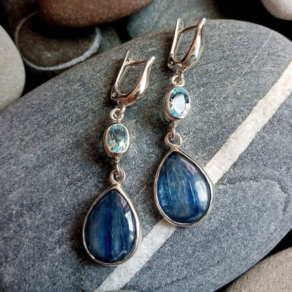 Drop-shaped Blue Gem Earrings