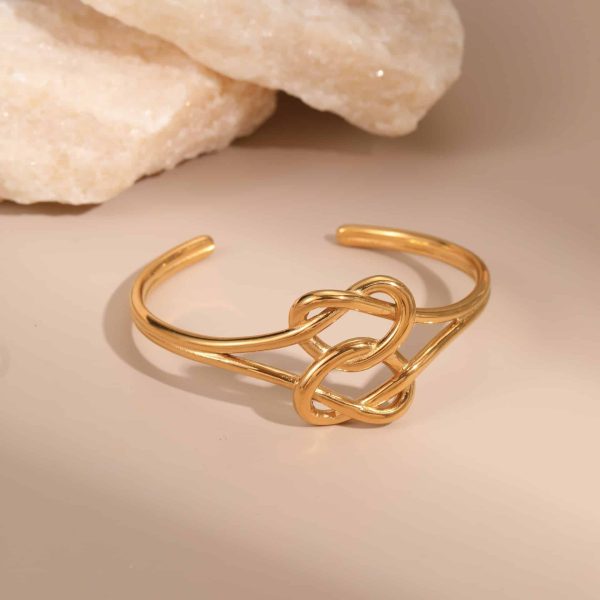 European And American Open Stainless Steel Bracelet 18K Gold Plating Heart-shaped Design Sense