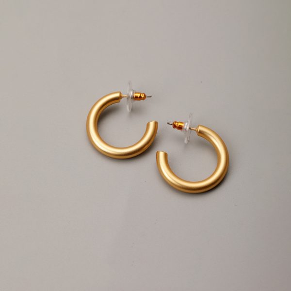 European And American Simple Atmospheric Circle Stud Earrings