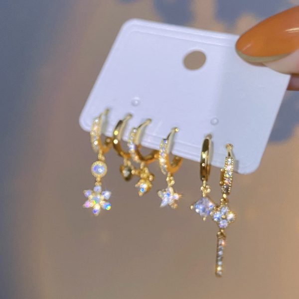 Small And Delicate Six Piece Ear Buckle Set