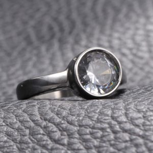 Women's Fashion Stainless Steel Diamond-studded Ring
