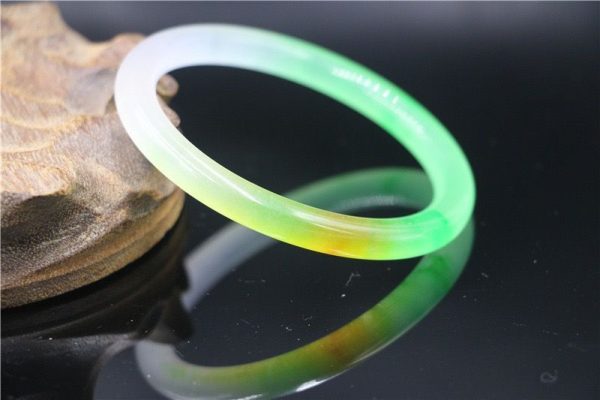 Ice-like Emerald Floating Flower Bracelet For Women
