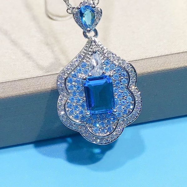 Personality Aquamarine Topaz Sky Mirror Pendant
