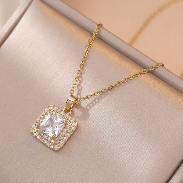 Women's Simple Love Heart Flowers Inlaid Jewel Special-interest Design All-match Necklace