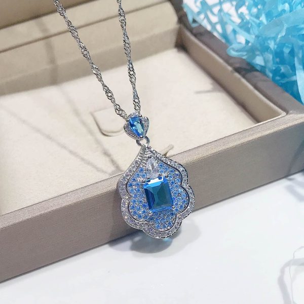 Personality Aquamarine Topaz Sky Mirror Pendant