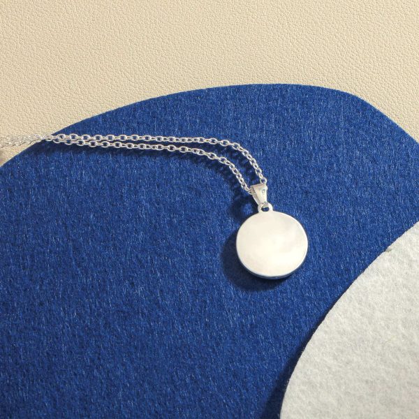 Women's Beating Pattern Shape Middle Inlaid Love Pendant Necklace