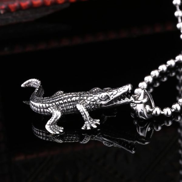 Men's Personality Fashion Vintage Crocodile Pendant
