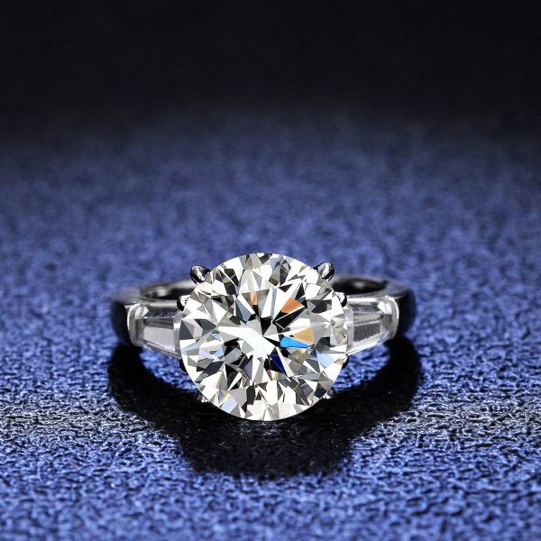 Classic Four-claw S925 Silver Ring 5 Karat Moissanite