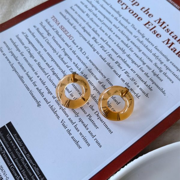 Fashion Niche Temperament Retro Circle Hollow All-match Earrings
