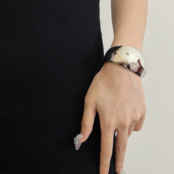 Niche Wide Metal Curved Glossy Bracelet Light Luxury High Sense