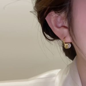 Women's Niche Design Rhinestone Shell Circle Earrings