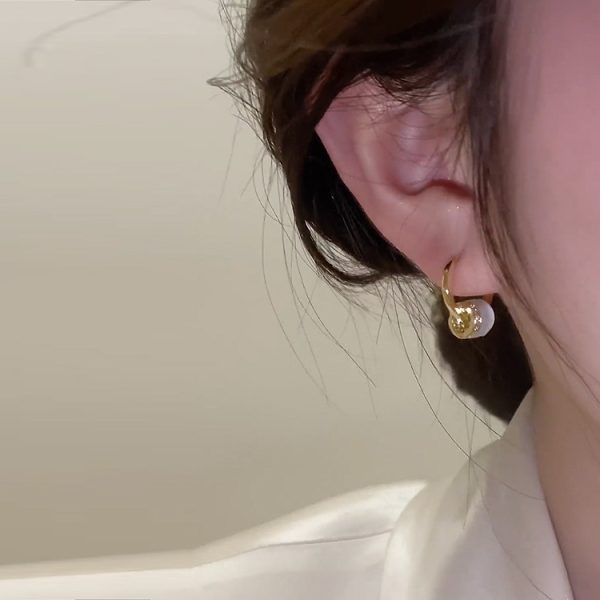 Women's Niche Design Rhinestone Shell Circle Earrings