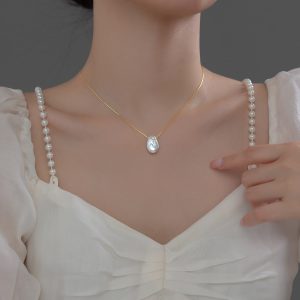 d38cc16e-7149-463e-9726-9cf95fdafb85.jpg S925 Silver Irregular Flat Pearl Necklace Sweet And Simple