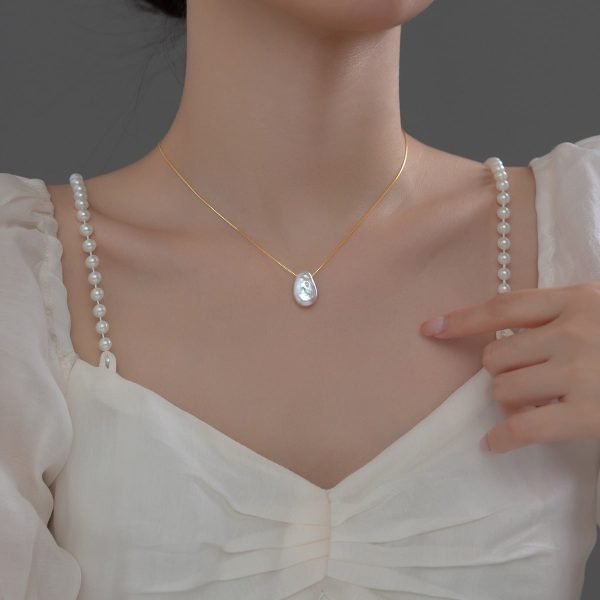 d38cc16e-7149-463e-9726-9cf95fdafb85.jpg S925 Silver Irregular Flat Pearl Necklace Sweet And Simple