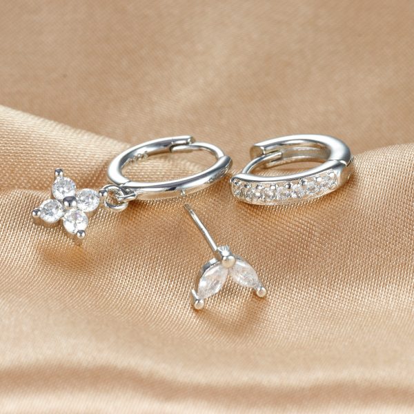 d528023d-dade-4056-b5c0-5a29a4013d1f.jpg Flower Studded Diamond Stacked Earring Set