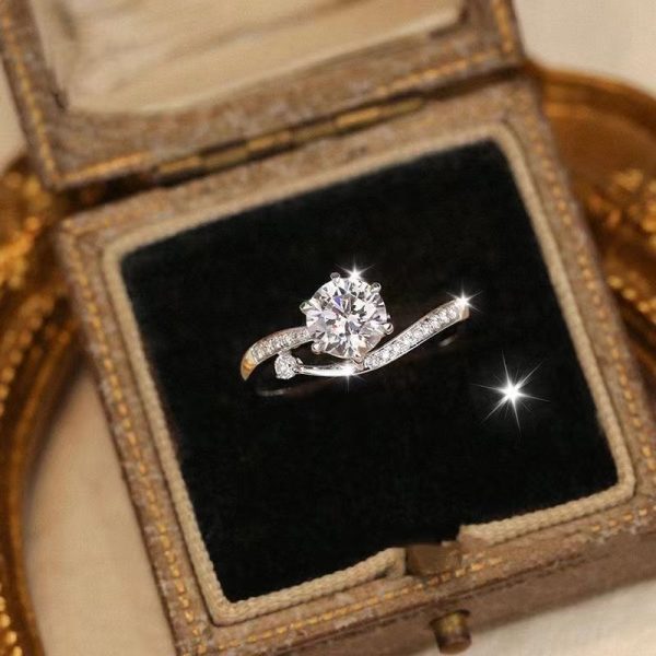 S925 Sterling Silver Inlaid Moissanite Starry Track Ring