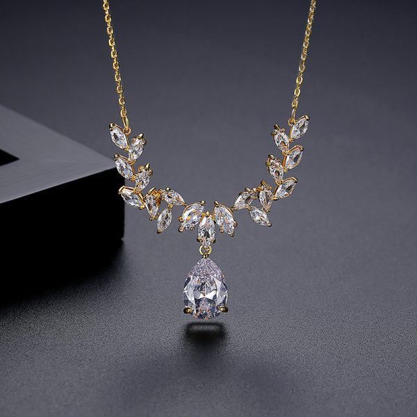 Water Drop Pendant Copper Inlaid Zircon Crystal Super Shining Necklace