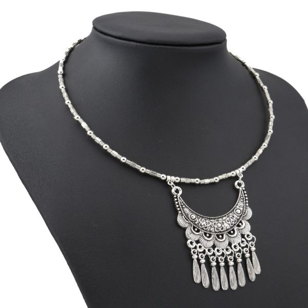 dafb36d7-83f7-420e-8efc-218b27b3a27c.jpg New Retro Ethnic Style Moon Carved Collar