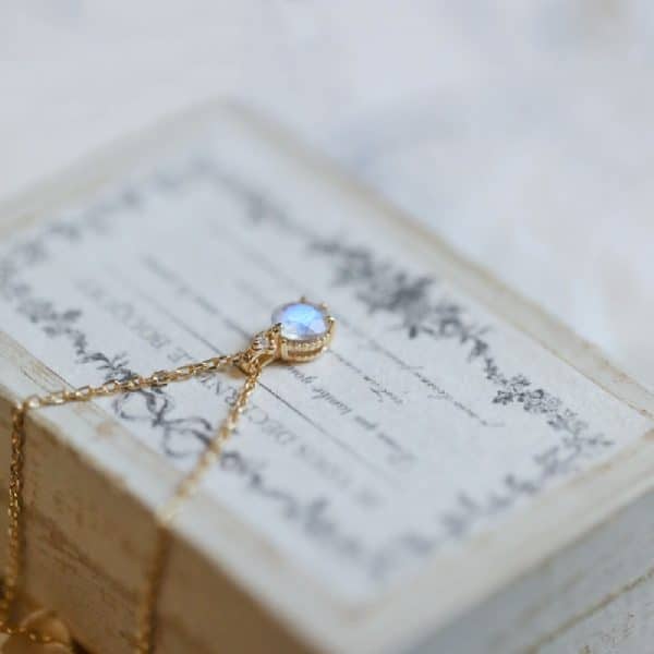 Fashionable Natural Elongated Stone Necklace