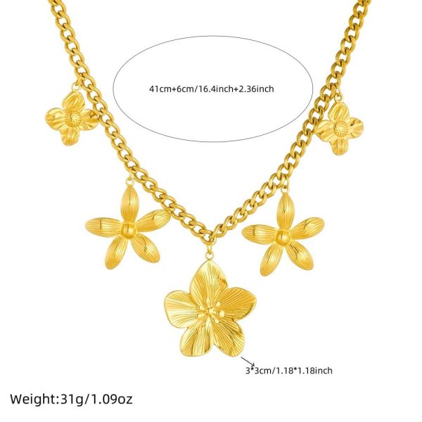 dc4334ff-9390-4254-80c5-7de987ce653a.jpg New Entry Lux Elegant Gold-plated Stainless Steel Five Petal Flower Necklace For Women