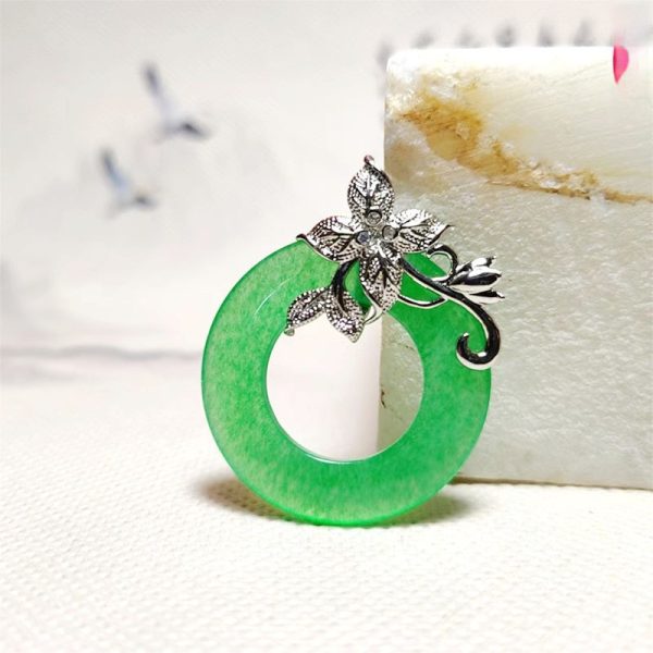 Emerald Inlaid Emerald Quartz Rock Jade Necklace