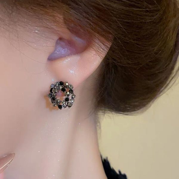 Dark Style Affordable Luxury Fashion Black Circle Flower Earrings