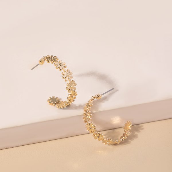 Korean Cute Daisy Statement Stud Earrings Gold Flower Circle Earrings For Women