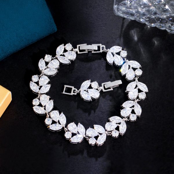 Copper Inlaid Zircon Flower Bracelet