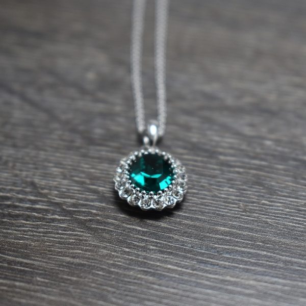 eafaa21b-6470-40c0-8690-5cacee4447cb.jpg Oval Color Short Clavicle Necklace For Women