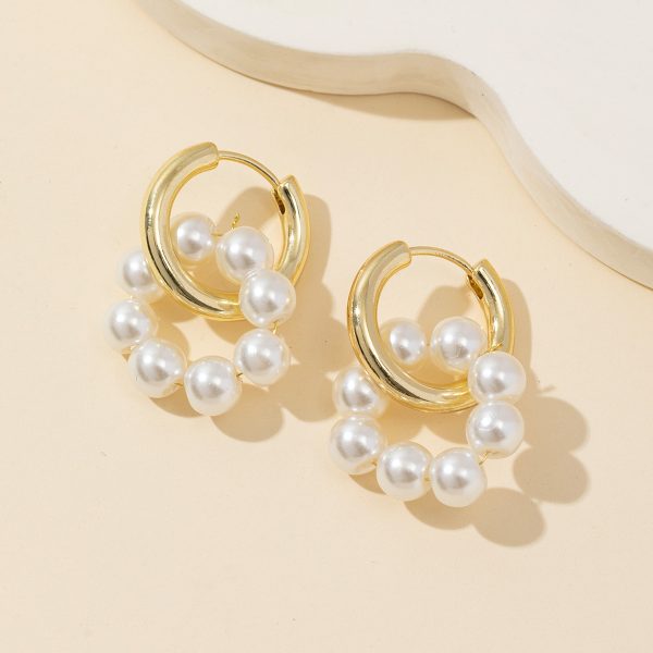 Pearl And Circle Design Fashion Earrings